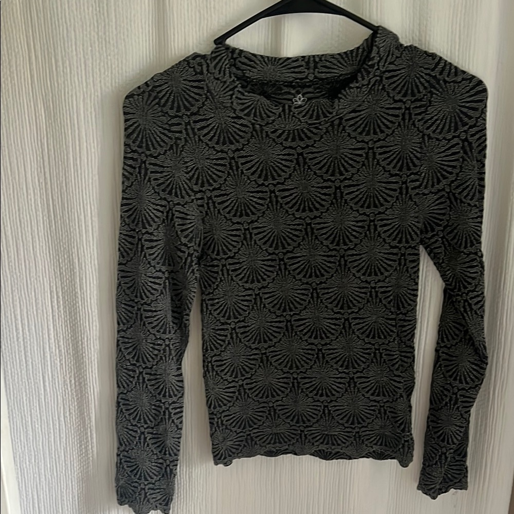 Aura Black and Gray Fitted Ribbed Long Sleeve Blouse